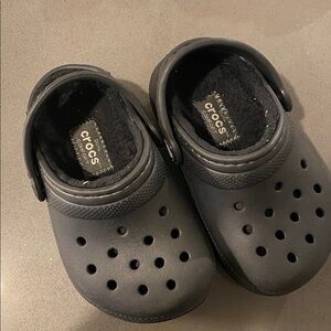 CROCS Black Fleece-Lined Clogs toddler size 6